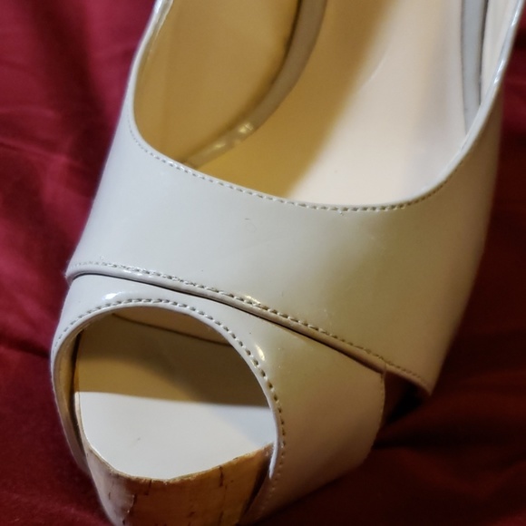 Beige Guess heels - Picture 3 of 5